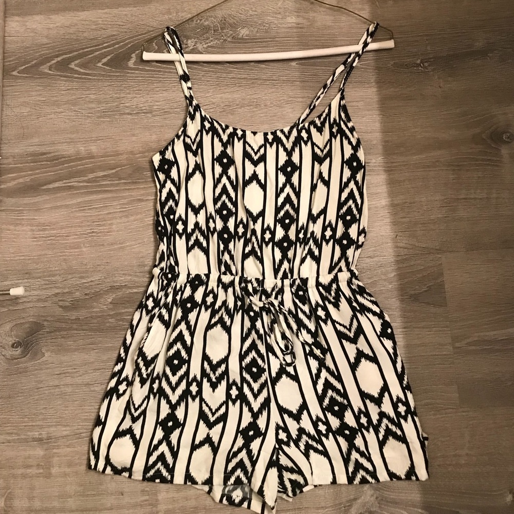 black and white patterned romper - Picture 1 of 2